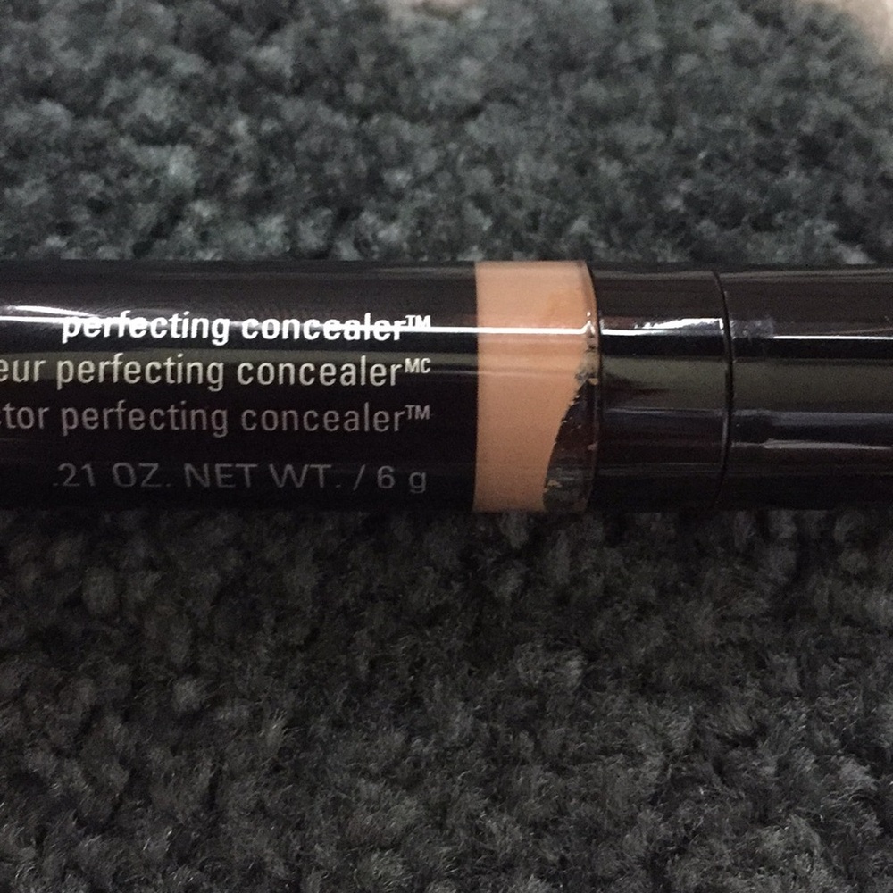 Mary Kay Perfecting Concealer - Picture 2 of 2